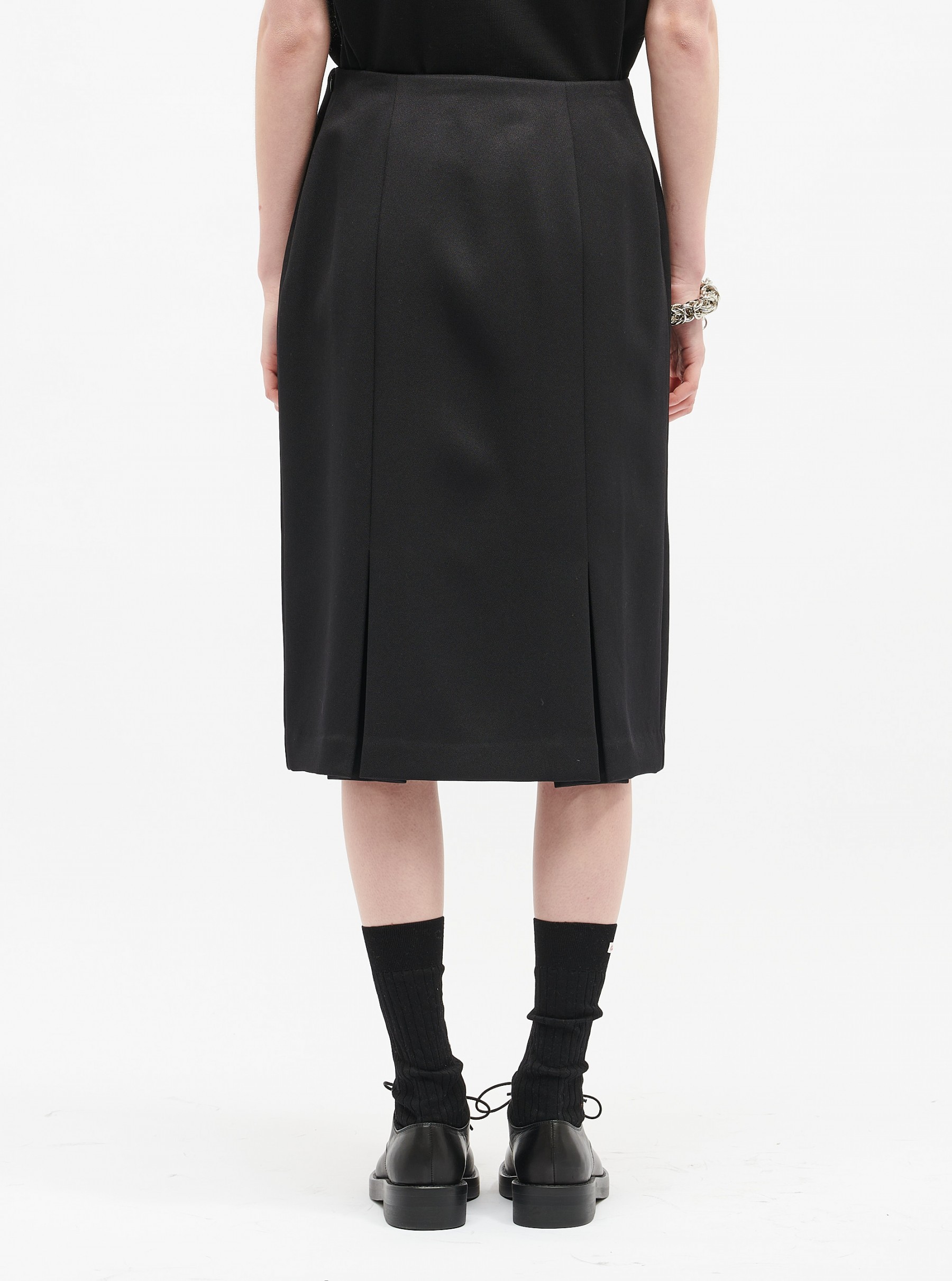 mid length skirt with pleats