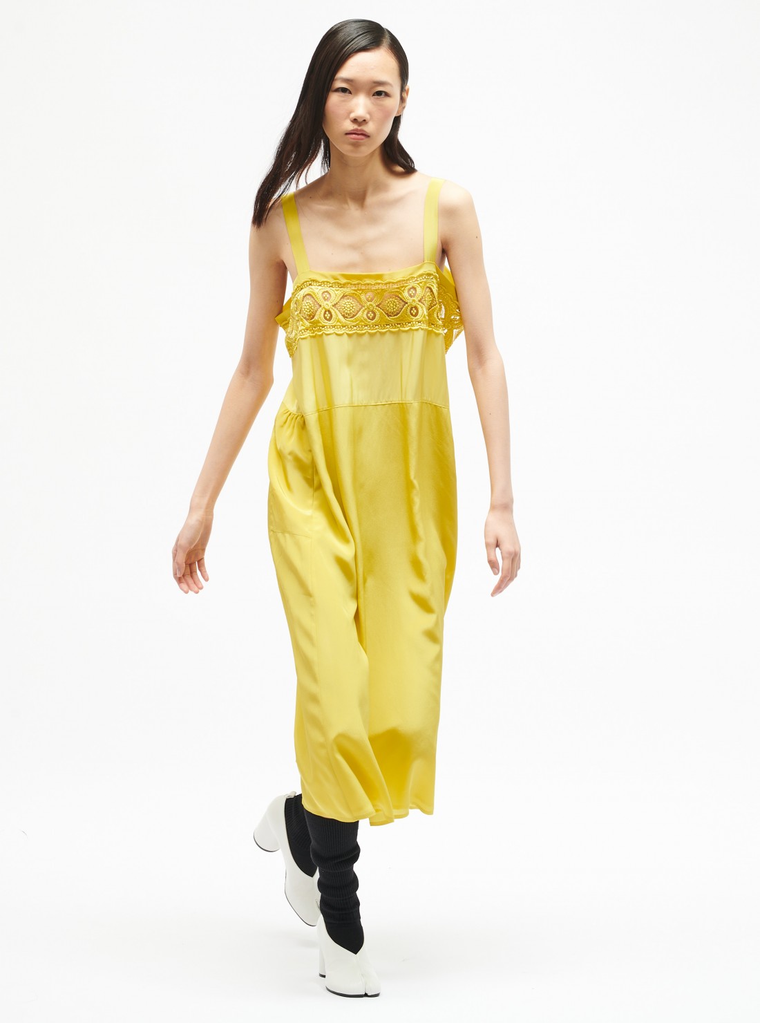 Robe Mi Longue à Dentelle