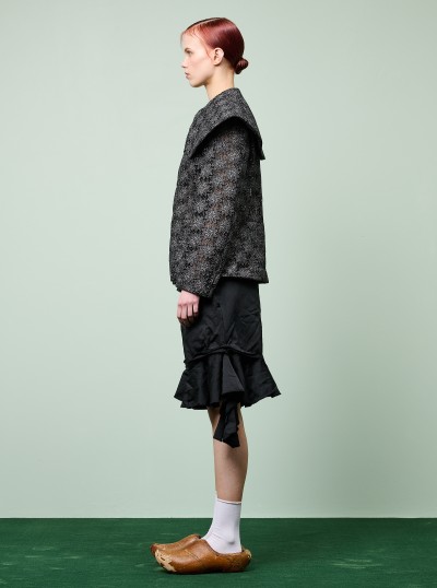 Blouson noir à motif fleuri 2