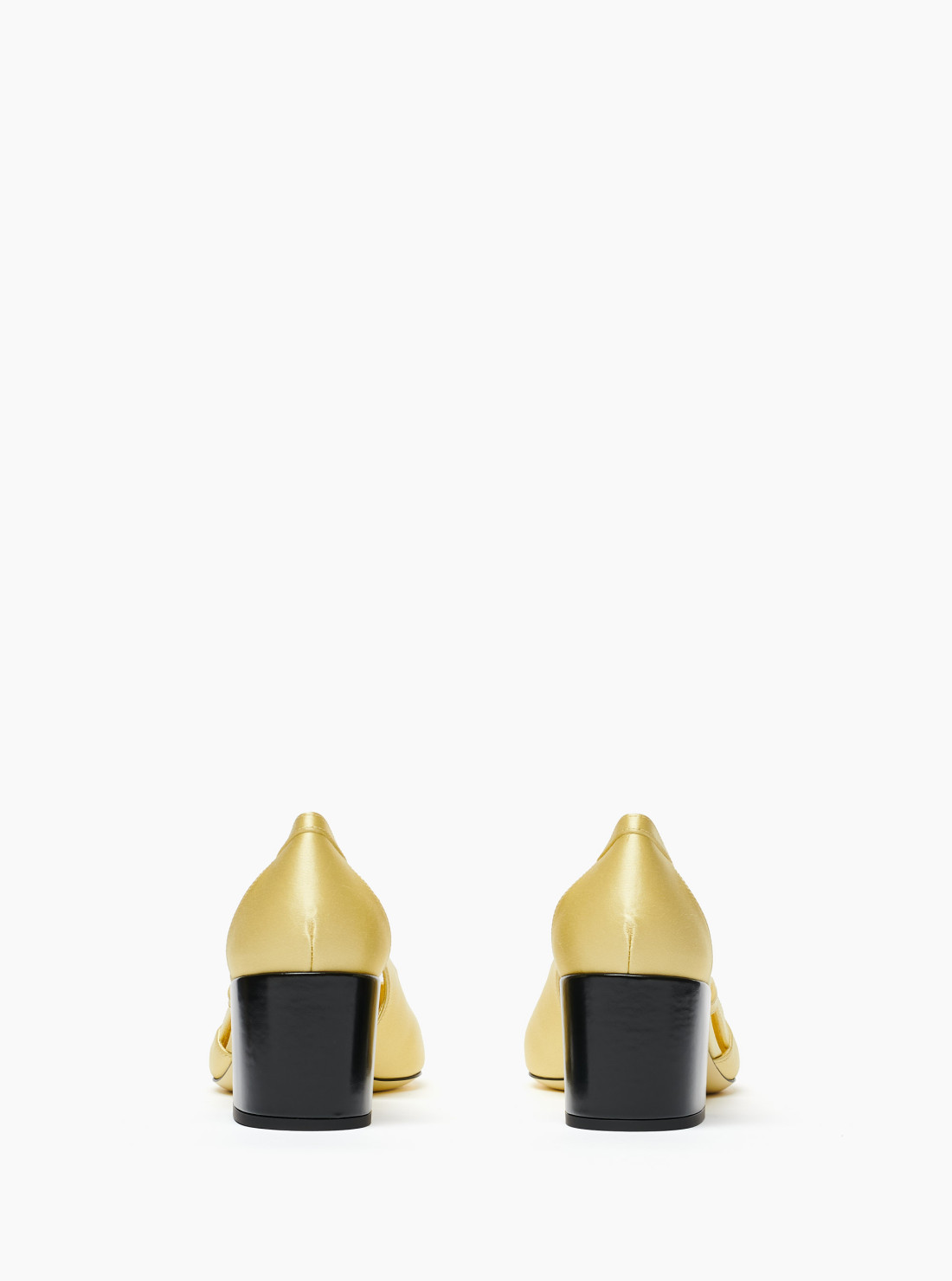 Escarpins en satin avec découpes