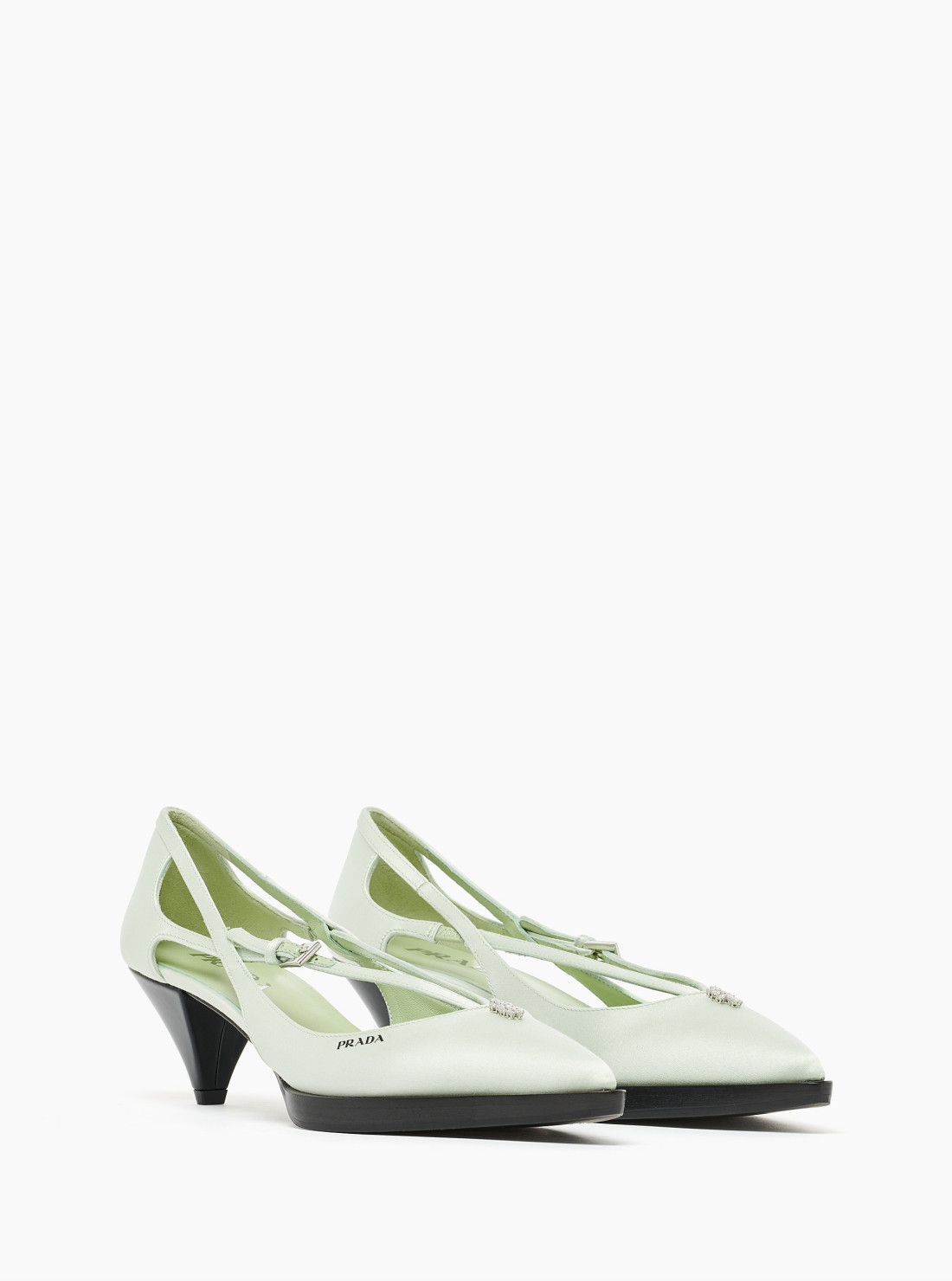 Escarpins en satin avec découpes