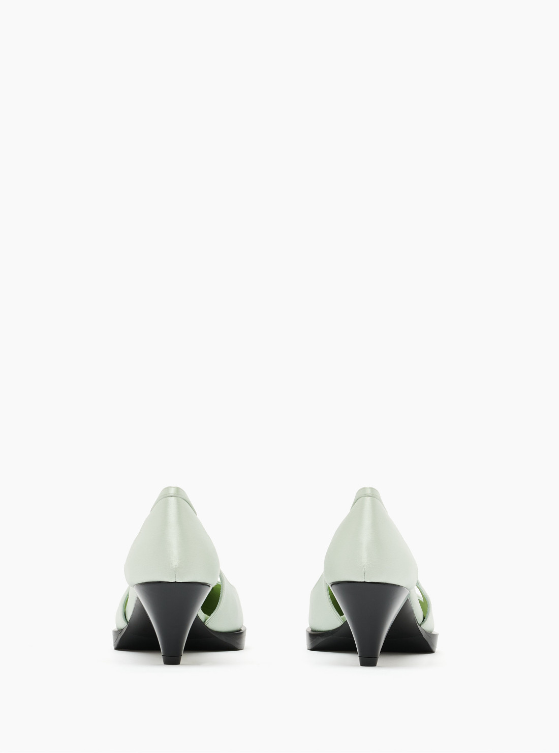 Escarpins en satin avec découpes