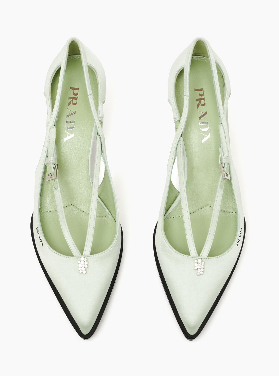 Escarpins en satin avec découpes