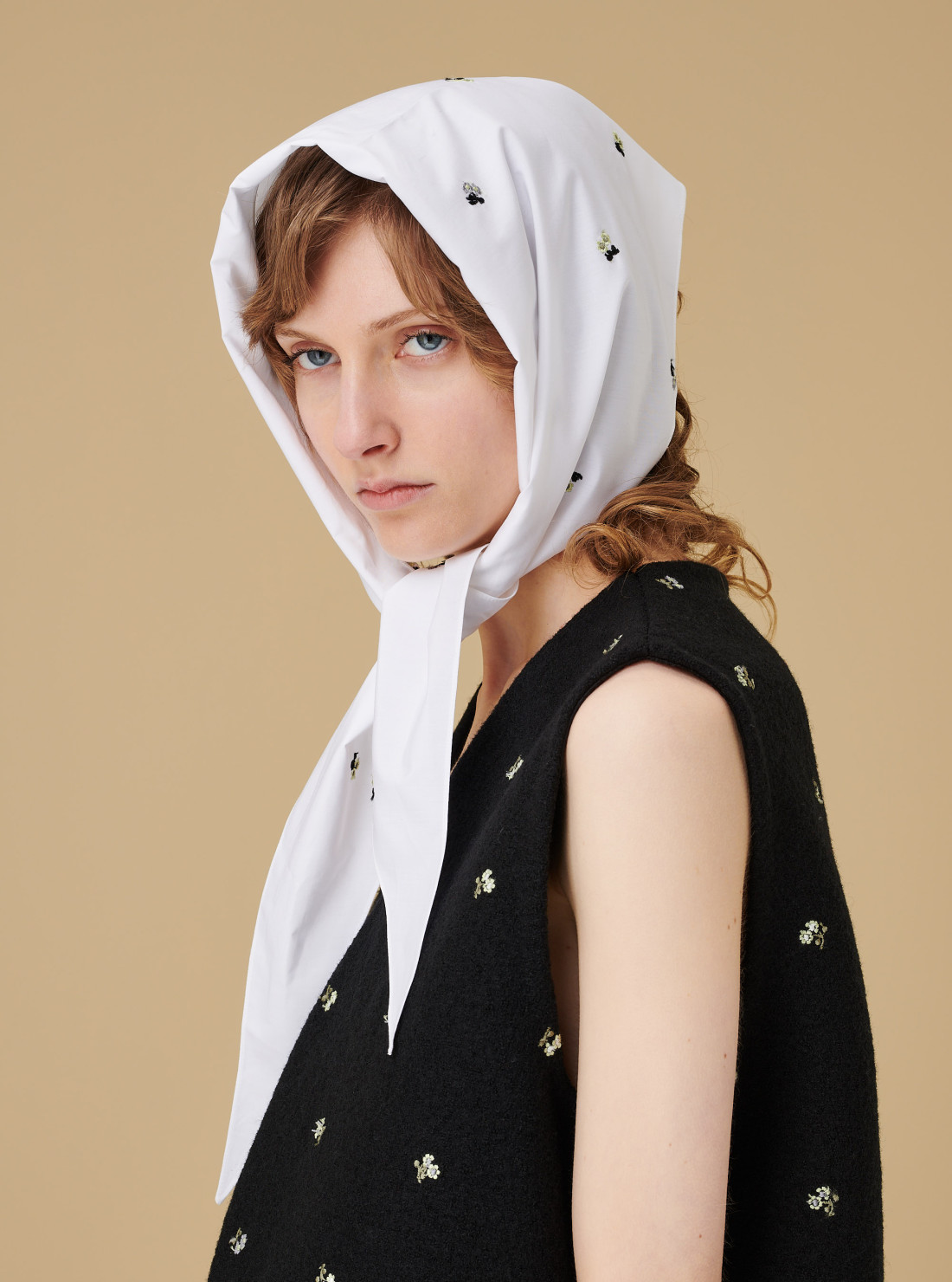 Foulard brodé