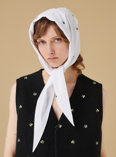 Foulard brodé