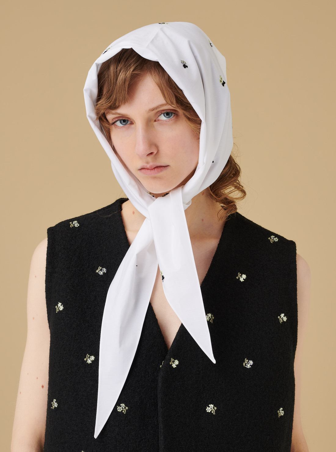 Foulard brodé