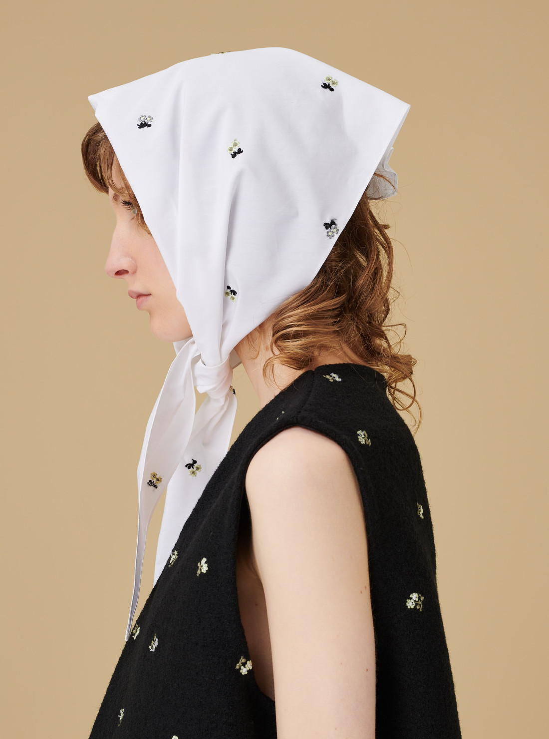 Foulard brodé