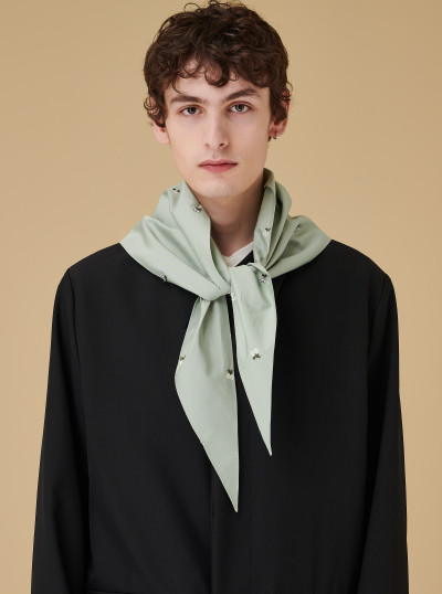 Foulard brodé