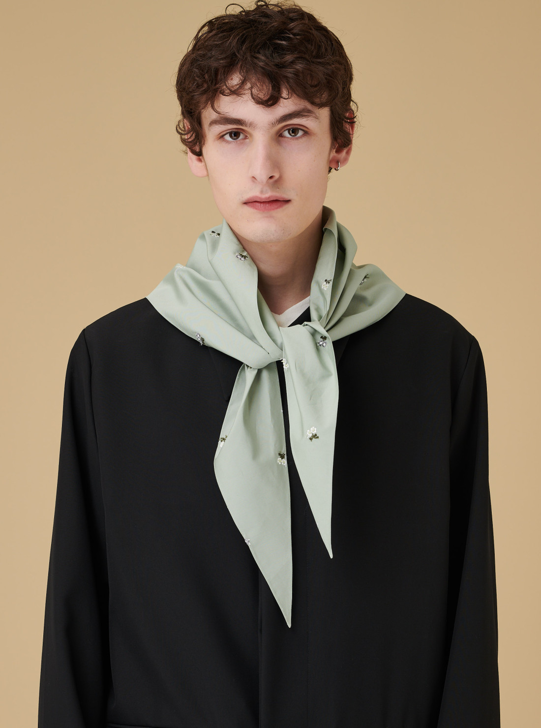 Foulard brodé