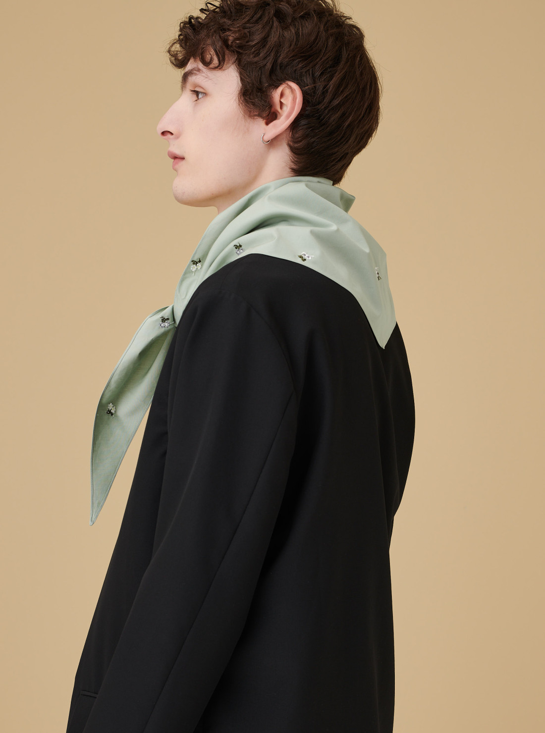 Foulard brodé