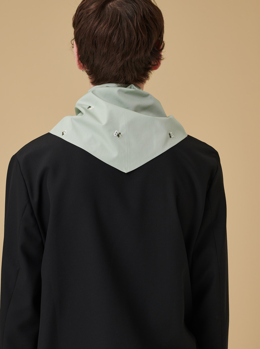 Foulard brodé