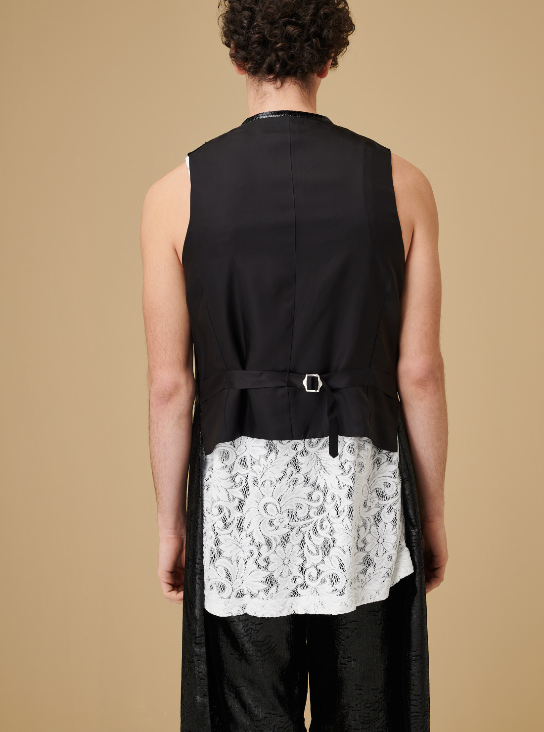 Sleeveless coat