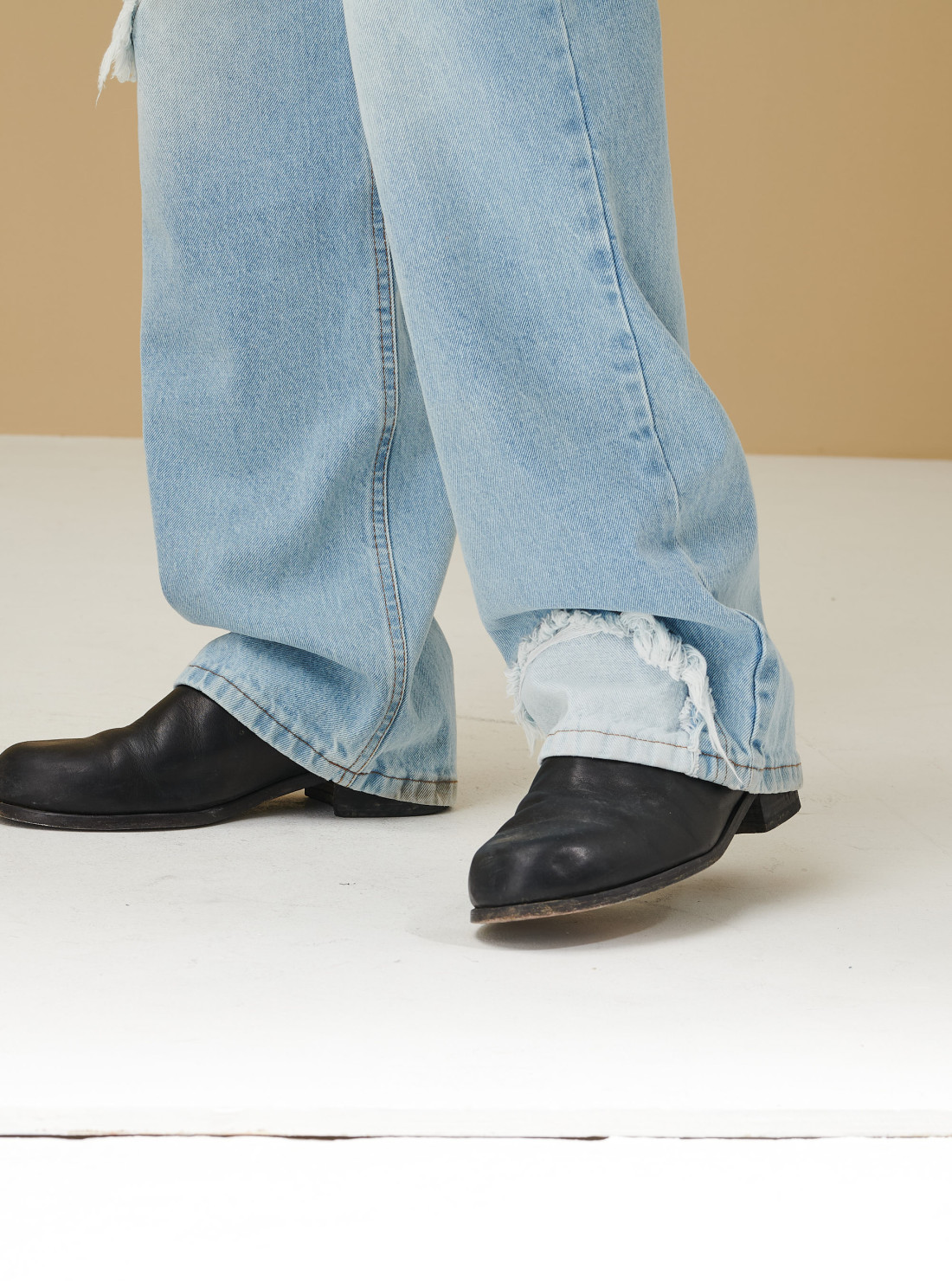 Circle Window Jean