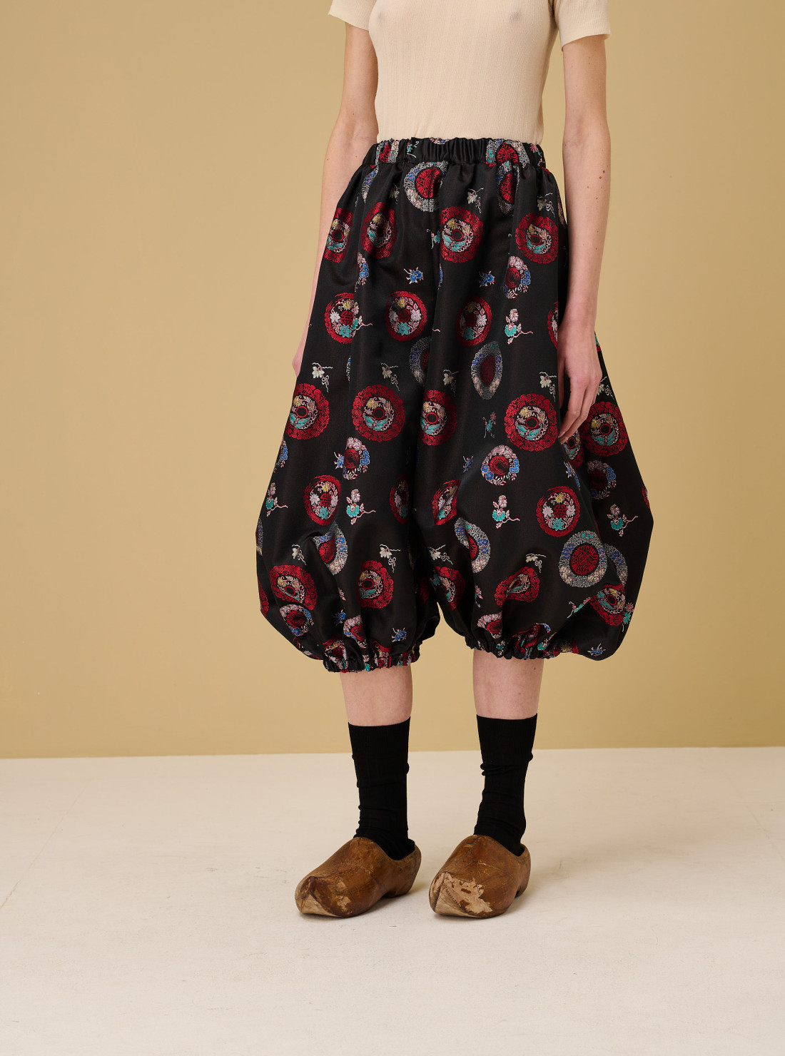 Pantalon brodé