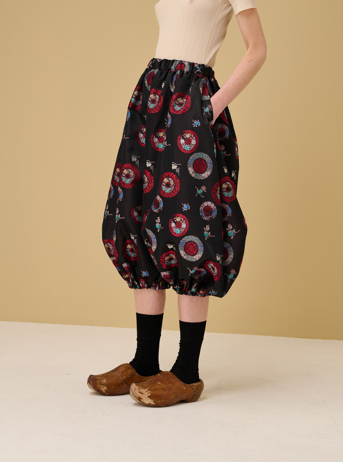 Pantalon brodé