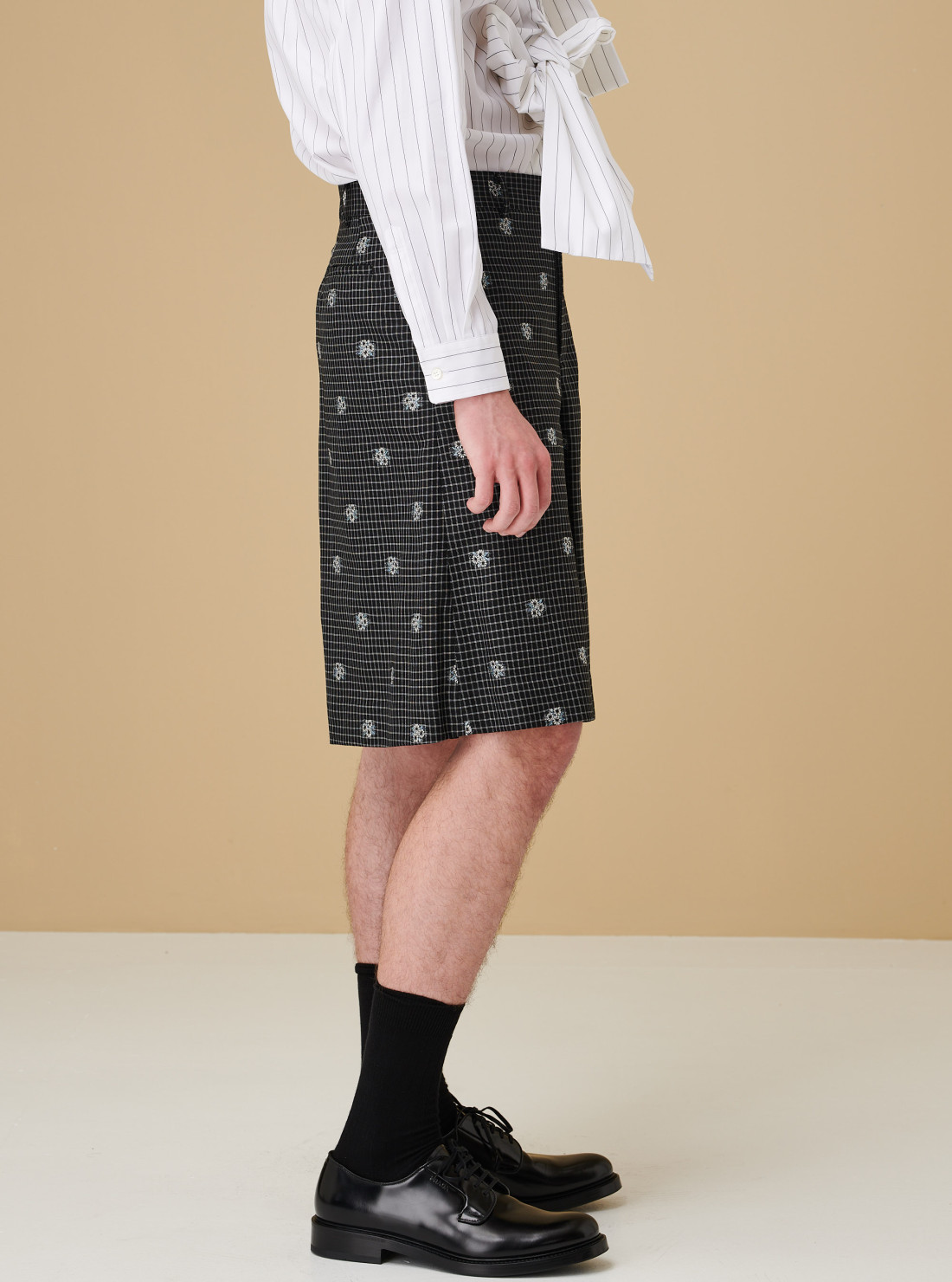 Short brodé