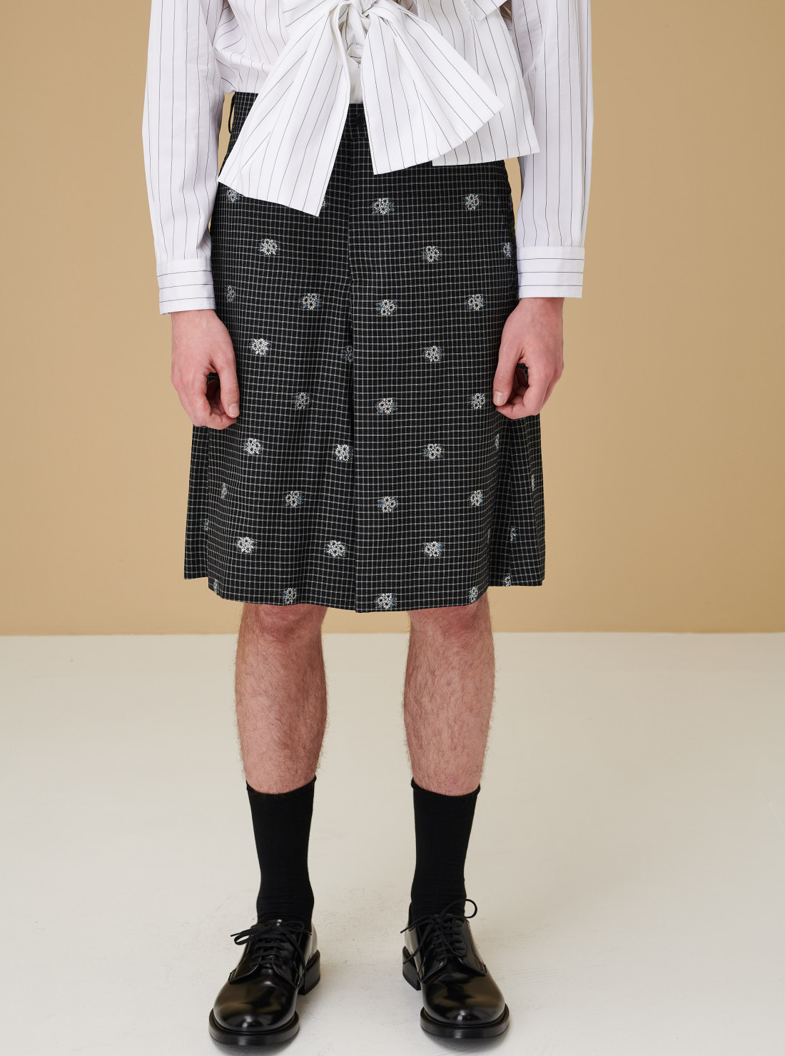 Short brodé