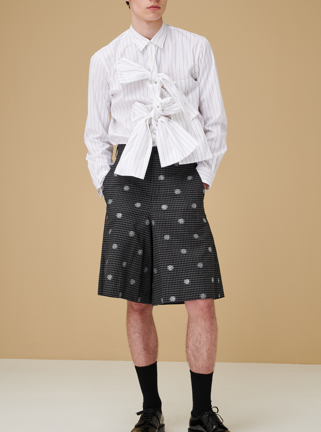 Short brodé