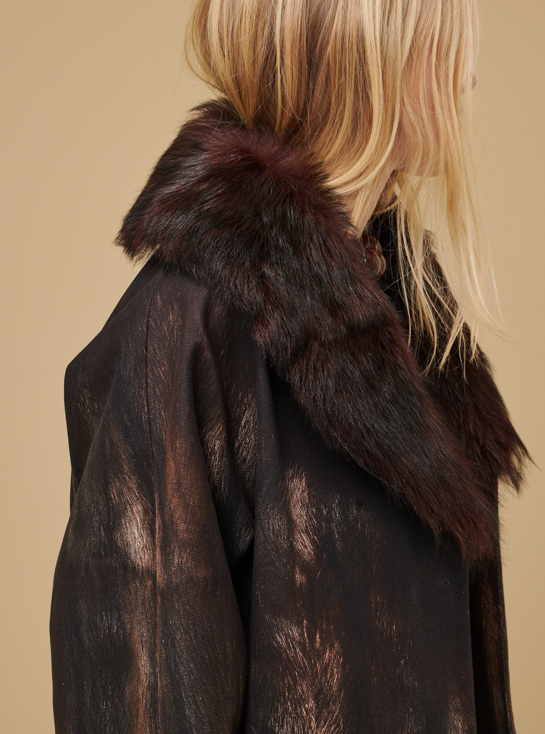 Manteau avec col en fourrure