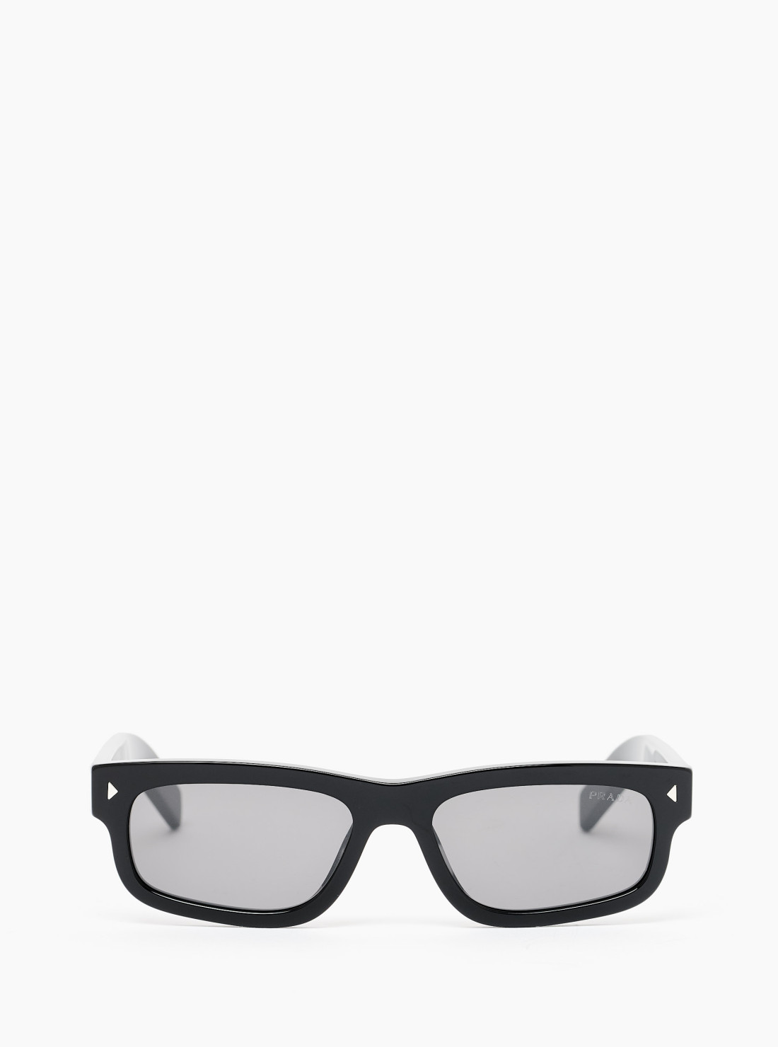 Sunglasses with metal plaque