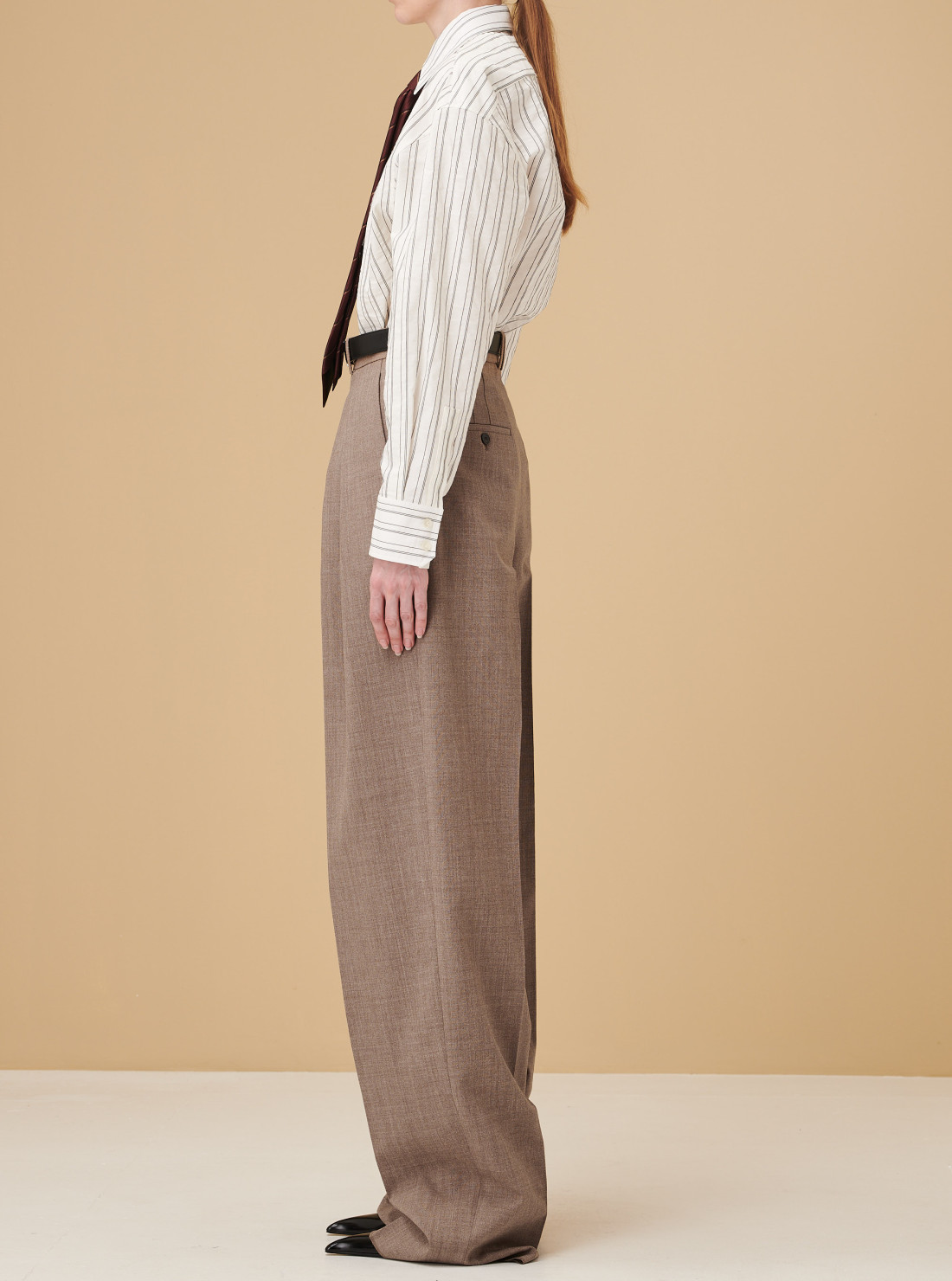 White leg pants in wool canvas