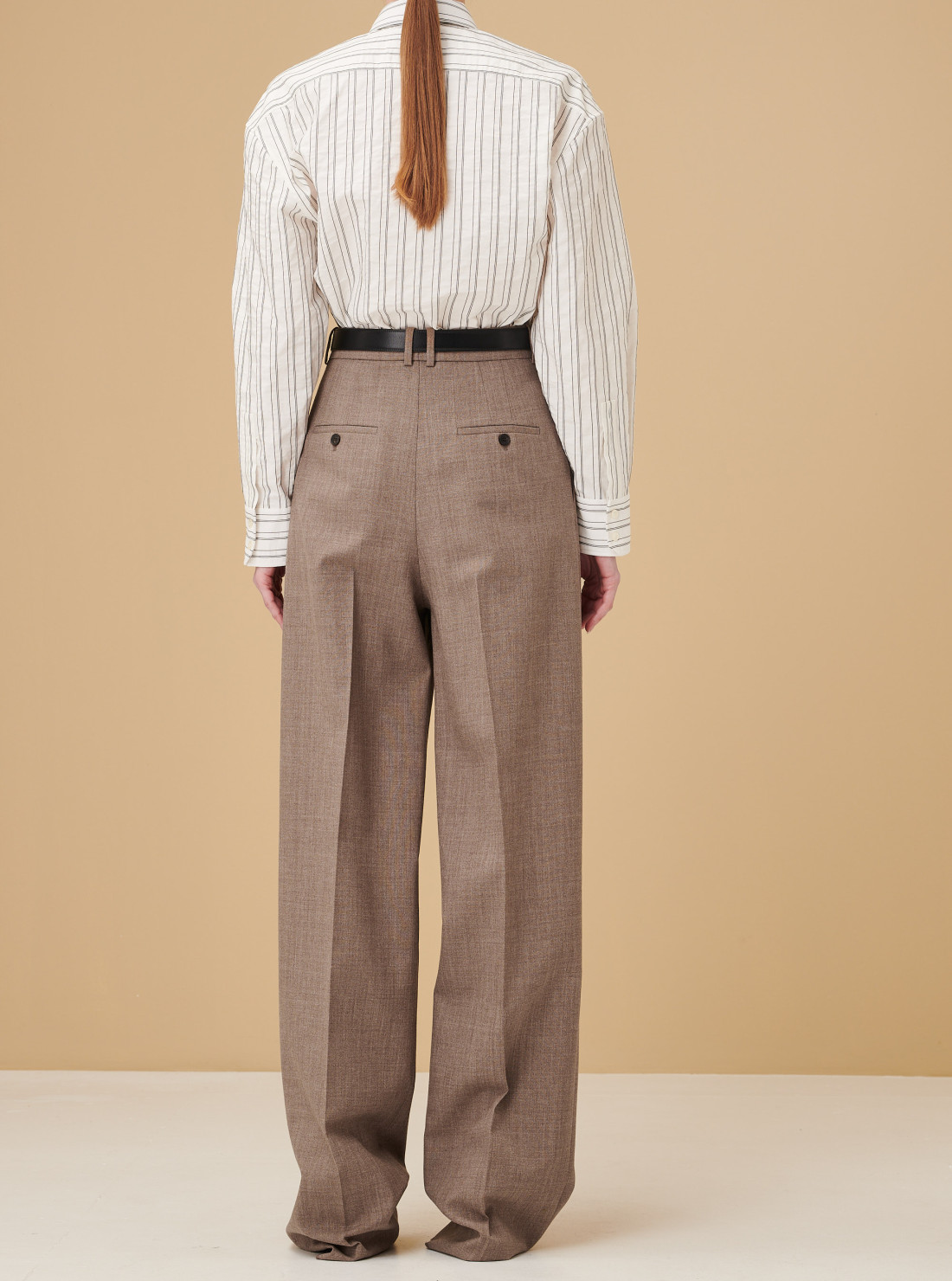 White leg pants in wool canvas