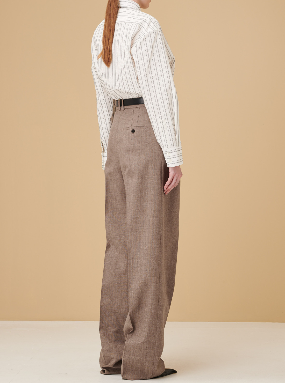 White leg pants in wool canvas