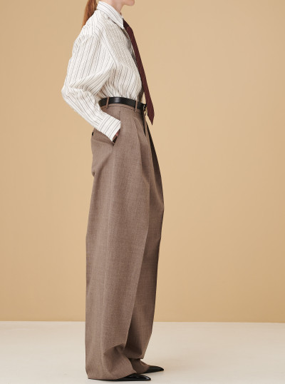 White leg pants in wool canvas