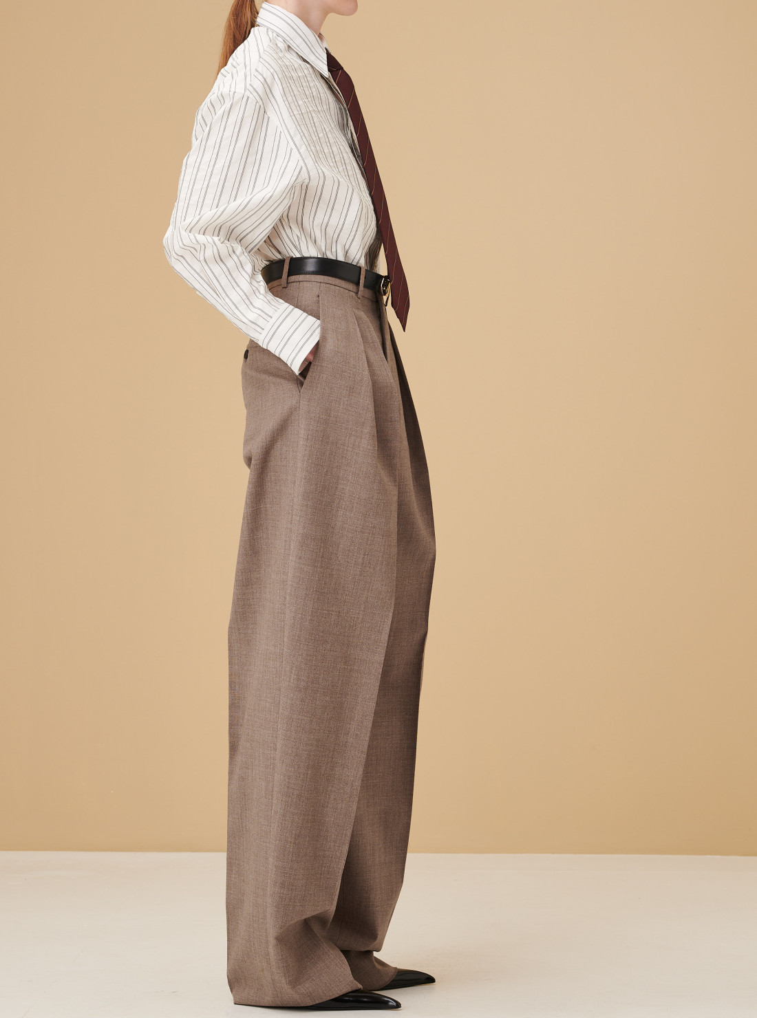 White leg pants in wool canvas