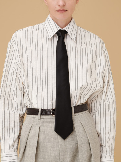 Wide tapered tie in silk satin