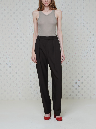 Pantalon à entrejambe baissé 2