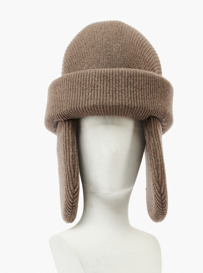 Chapeau tressé rembourré