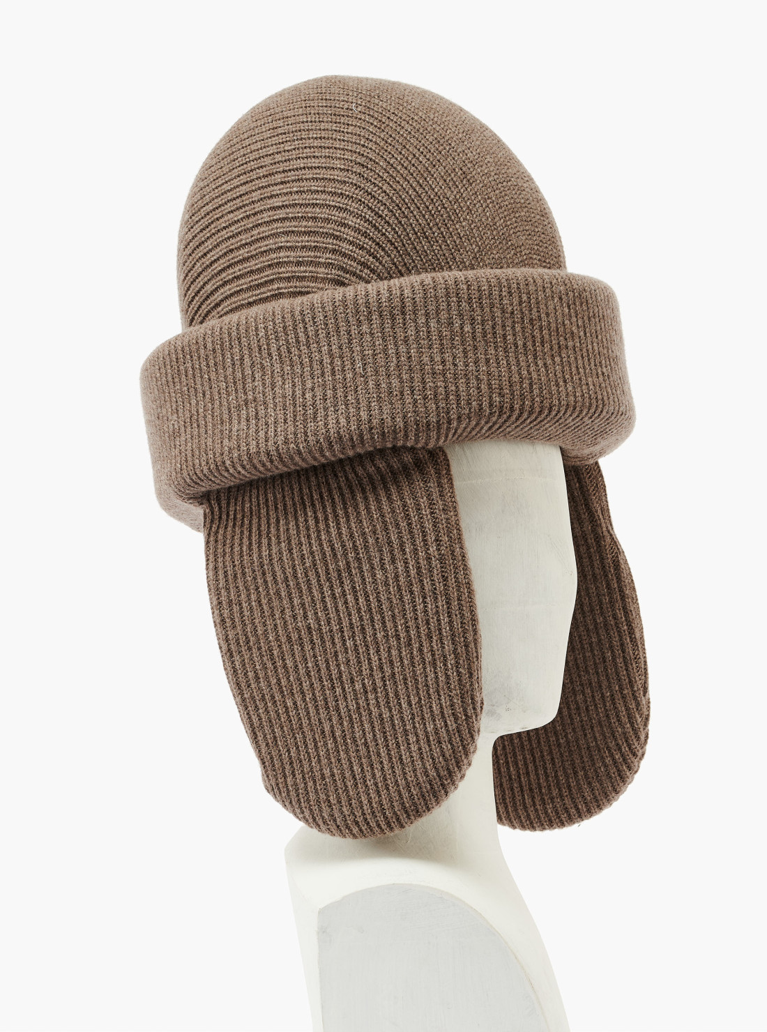 Chapeau tressé rembourré