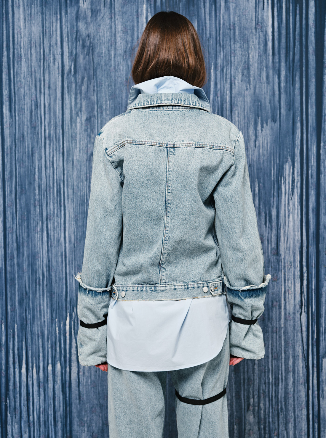 Veste en jean aux manches retournées