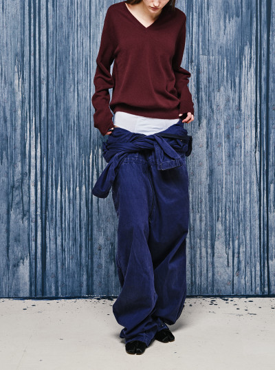 Virgin wool V-neck sweater 2