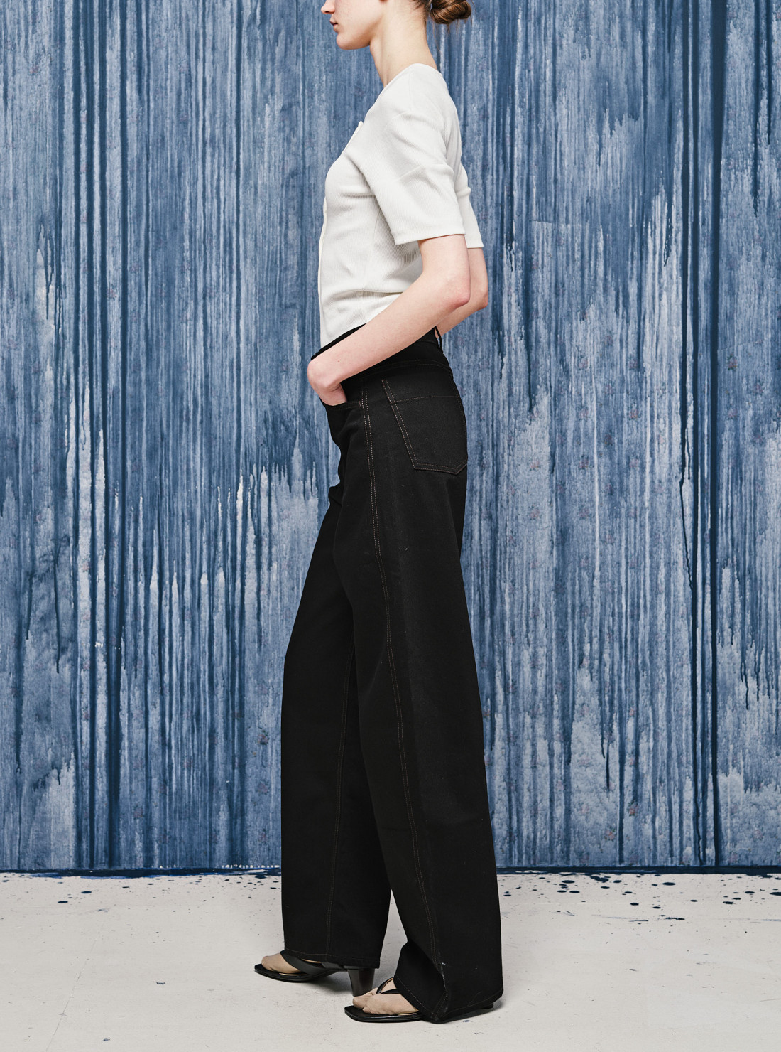 High-waisted rundown trousers