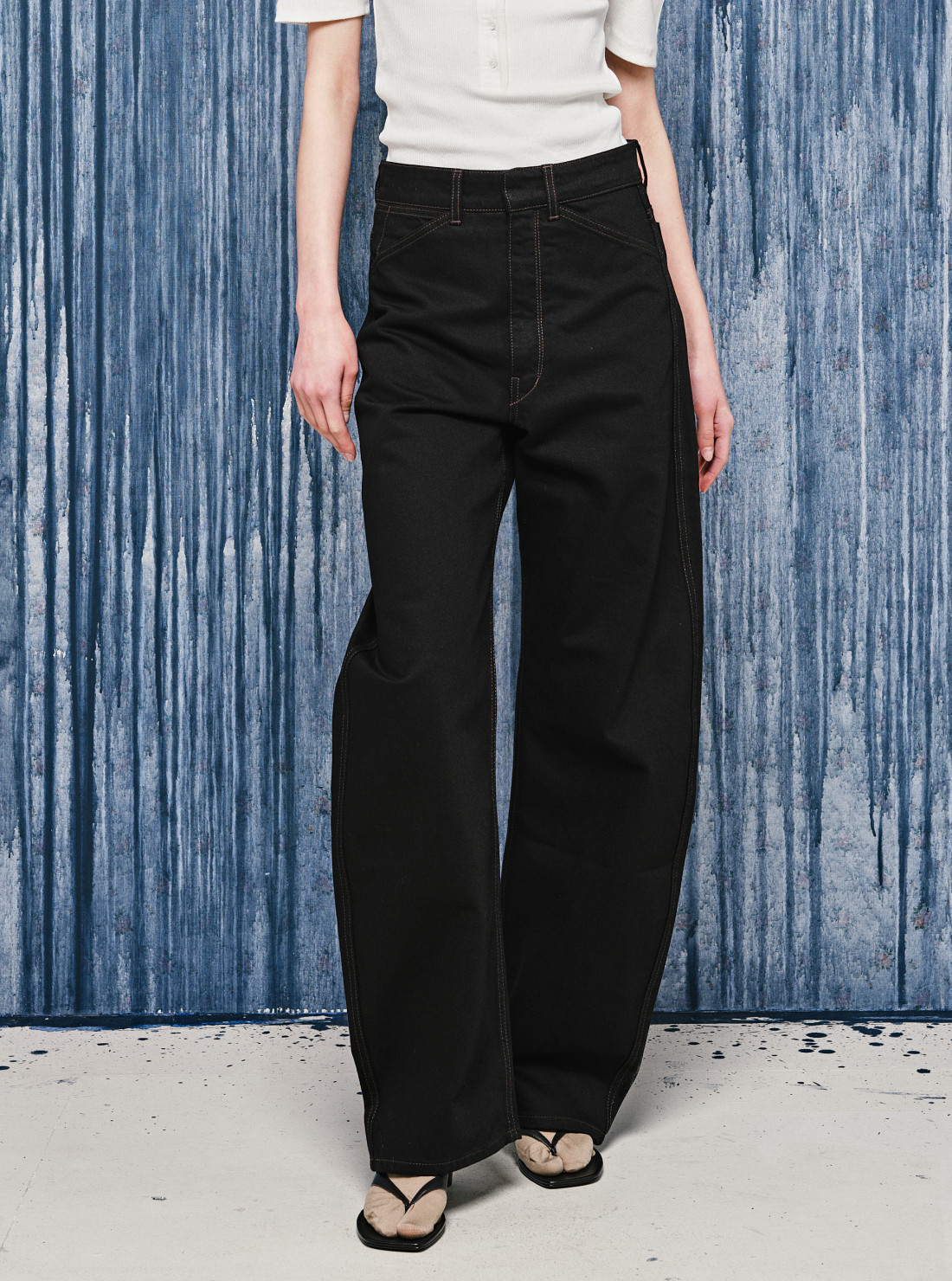 High-waisted rundown trousers