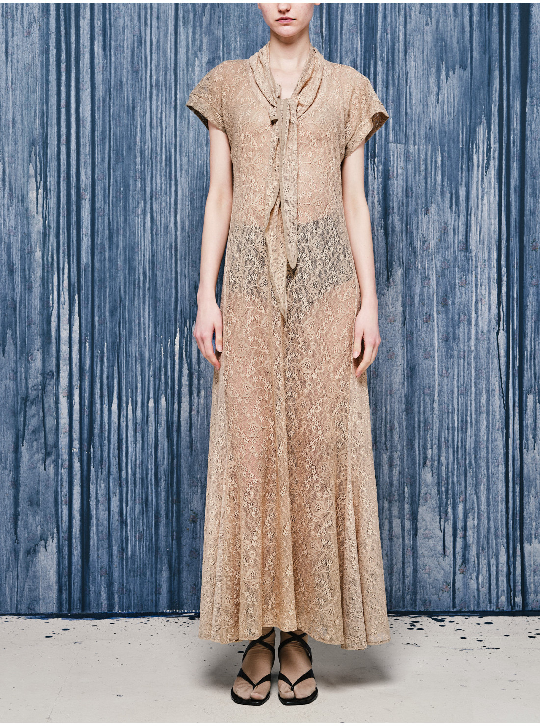 Robe longue foulard en dentelle