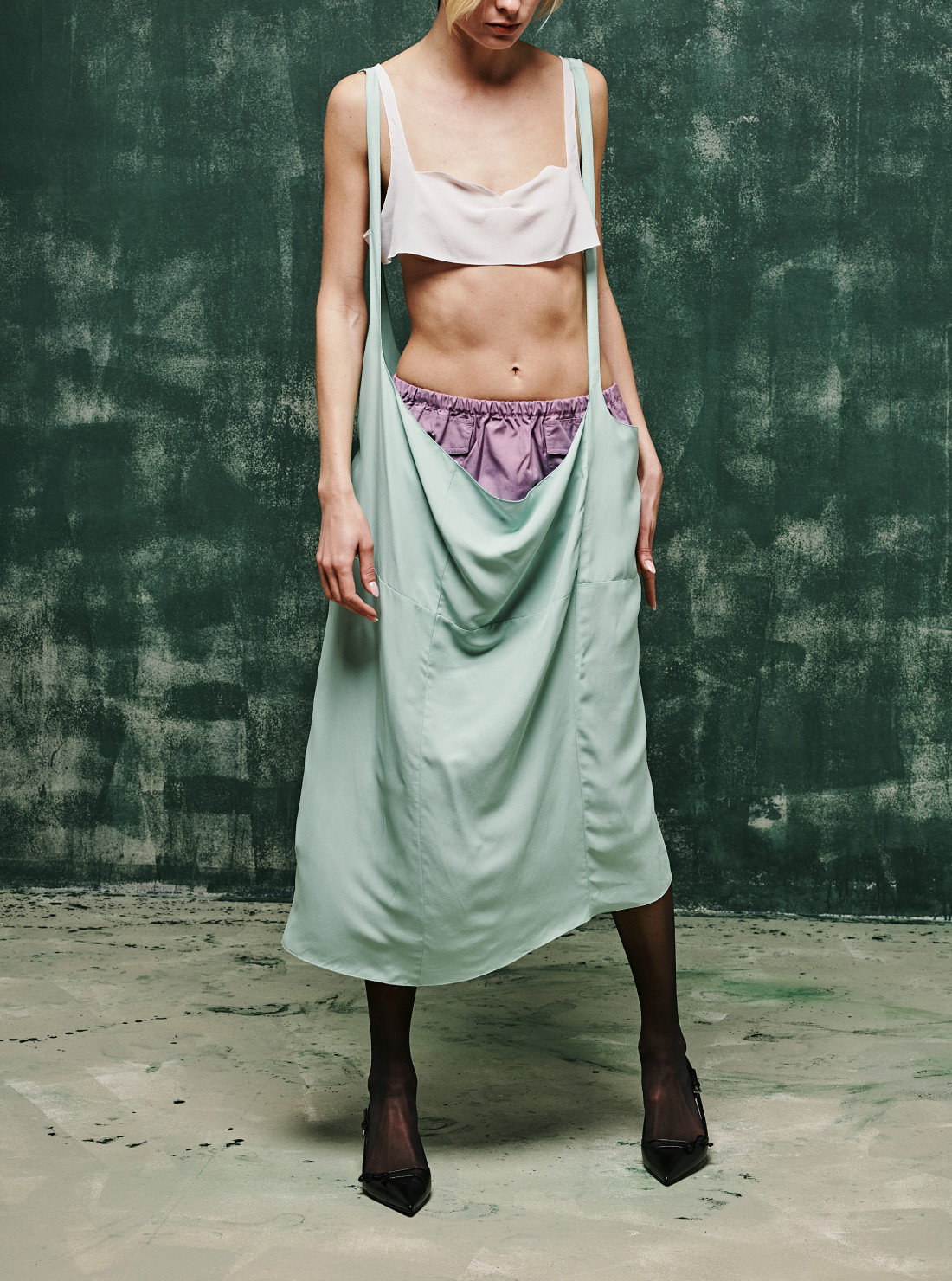 Crepe skirt with suspender straps