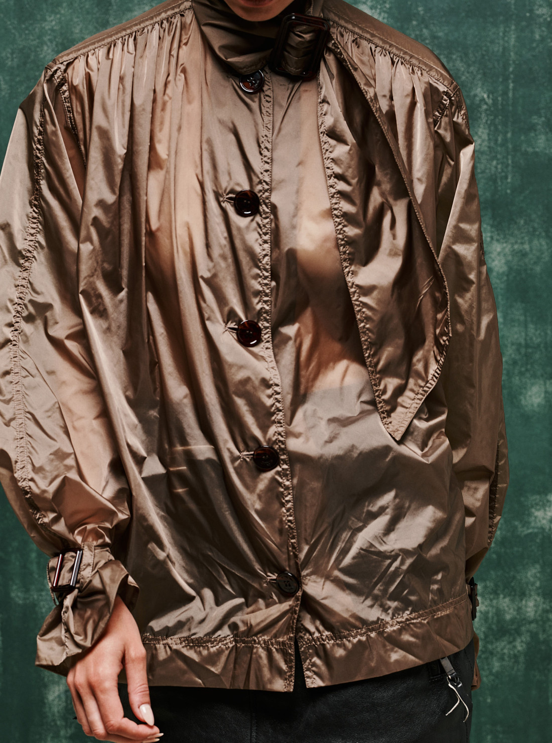 Lavalliere nylon jacket