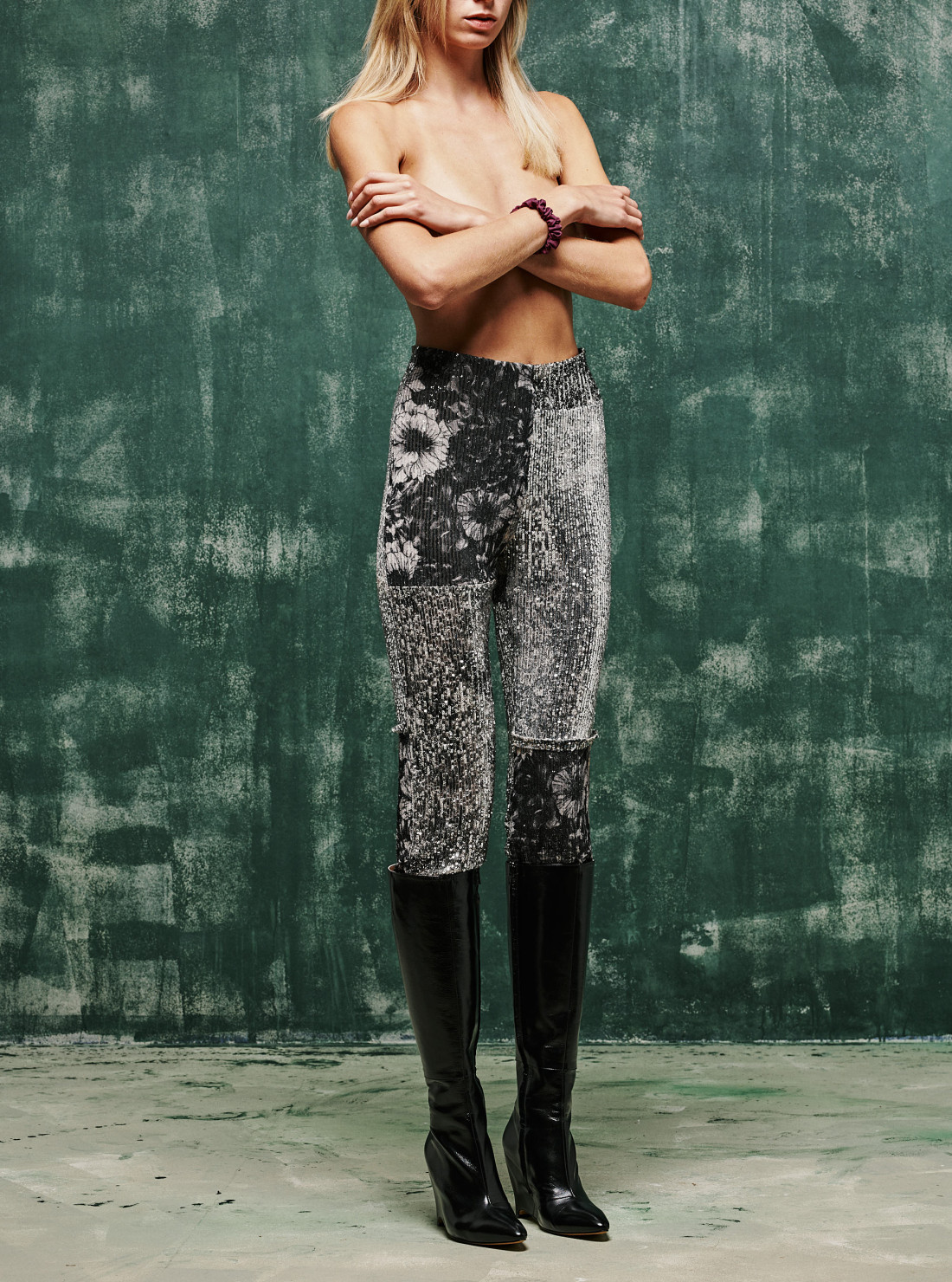 Pantalon patchwork floral à sequins